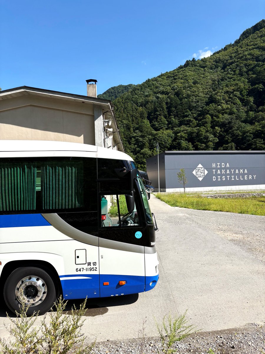JRtokai_bus's tweet image. 貸切バスの新車(H64-2551)ですが、間もなく営業運転開始しバス！！

そして、飛騨高山のウイスキーやワインを楽しめる「飛騨高山 蒸溜・醸造最前線」見学バスツアーは、残すところ後２回です！！
【10/14(火)・27(月) 全日程催行保証】 
jrtbinm.co.jp/topics/e/post_……