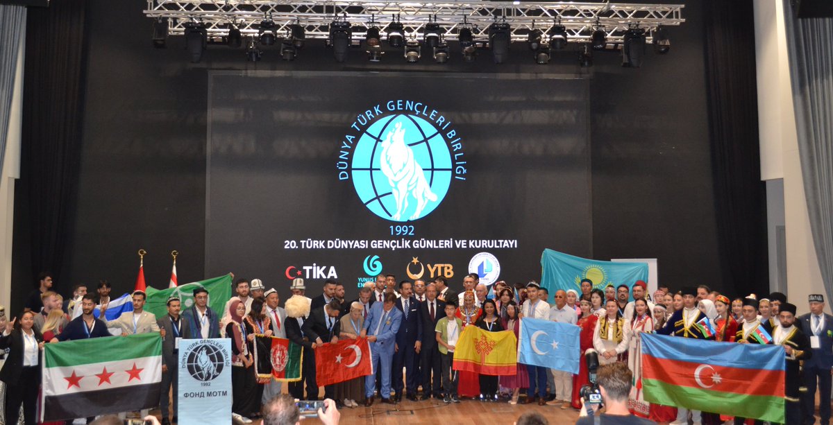 Tika_Turkiye's tweet photo. TİKA'nın paydaşlığını yürüttüğü Türk Dünyası Gençlik Günleri ve Kurultayı, kardeş vatan KKTC’de büyük bir coşkuyla düzenlendi!

Açılış törenine KKTC Cumhurbaşkanı @ErsinrTatar’ın da katıldığı etkinlikte; Türkiye’den Azerbaycan’a, Kazakistan’dan Doğu Türkistan’a kadar 20 ülke ve bölgeden gençlik kuruluşları, akademisyenler ve sivil toplum temsilcileri bir araya geldi.

Program boyunca, Türk dünyasının farklı coğrafyalarından gelen temsilciler; kültürel bağların güçlendirilmesi ve geleceğe yönelik iş birliği imkânları üzerine görüş alışverişinde bulundu.

📍 KKTC Cumhurbaşkanlığı Külliyesi