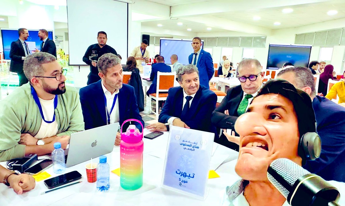 oualido's tweet photo. تم تنظيم ملتقى لدعم المؤثرين وصناع المحتوى في الجزائر 

قليل التربية بوخنشوش زعف ما عرضوهش😁

رغم انه يدافع عليهم…حشموا يجيبوه😁

عندهم الحق محتوى تاعك تافه ما يشرفش…ساقط ومخل بالحياء 

قلت لك يا قليل الأصل سيحتقرونك لانك غير محترم ولا تمارس الإعلام بقواعده

المسكين غادي يتزعزع خاطره منين يقرأ التغريدة😁