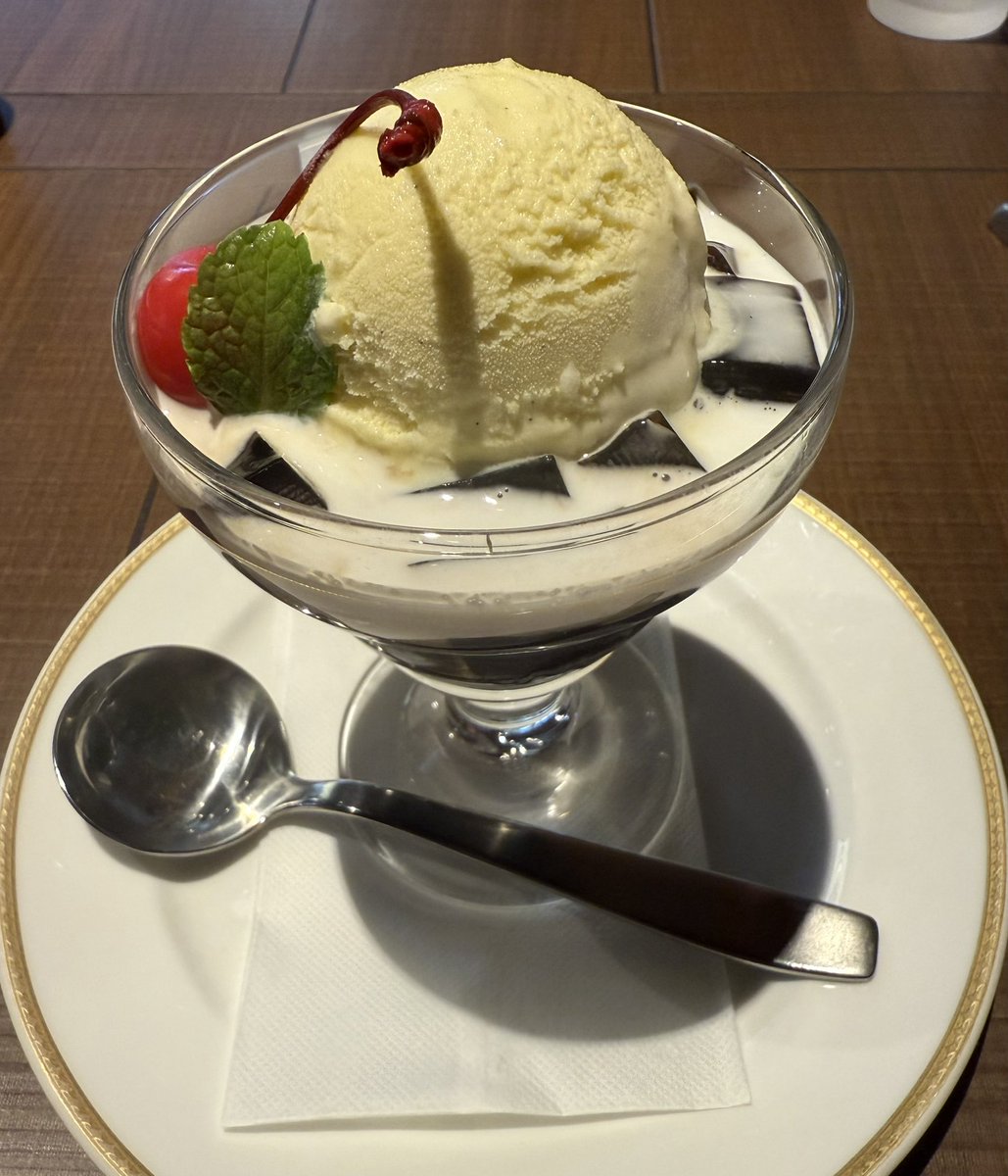 HASSAKUMASTER's tweet image. 美容院帰りの倉式
楽なんで倉式に行ってしまう

倉式珈琲ゼリー
バリ神山ハニー

うまいうまい

 #カフェ巡り
 #倉式珈琲店