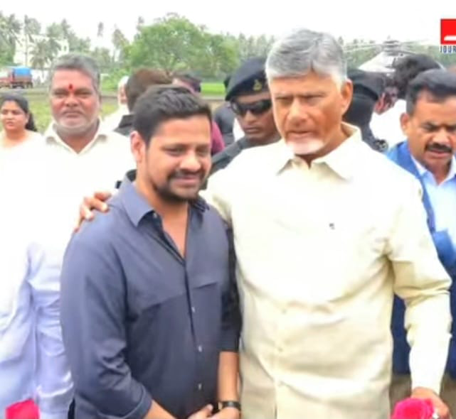 It is an honor to receive the Hon’ble Chief Minister of Andhra Pradesh, Shri <a href="/ncbn/">N Chandrababu Naidu</a> garu, as the representative of <a href="/JanaSenaParty/">JanaSena Party</a> in my hometown of Palakollu, as he attended the marriage of Dr. #Ramanaidu garu's daughter. ❤️🙏