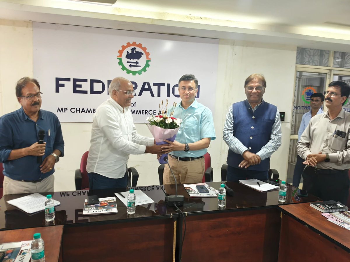 फेडरेशन के कार्यालय, में  संयुक्त निदेशक, डीजीएफटी (DGFT) मध्य प्रदेश, श्री अभिषेक शर्मा का स्वागत एवं संवाद कार्यक्रम सफलतापूर्वक सम्पन्न हुआ, फेडरेशन के अध्यक्ष श्री दीपक शर्मा ने श्री अखिलेश शर्मा, संयुक्त निदेशक, DGFT  का स्मृतिचिन्ह भेंट कर स्वागत किया।