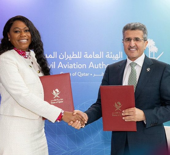 وقّعت دولة قطر اتفاقية خدمات جوية مفتوحة الأجواء مع كومنولث دومينيكا، وتهدف الاتفاقية إلى تنظيم وتطوير حركة النقل الجوي بين البلدين وفتح المجال لشركات الطيران لتسيير رحلات مباشرة دون قيود على السعة أو التردد #قطر #الطيران_المدني #دومينيكا
