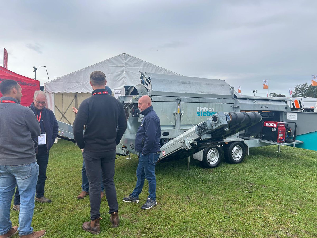 Plantworx2025's tweet image. If you haven’t seen GREMAC yet, today’s your last chance at PlantWorx 2025
Drop by stand FE-03 to check out this German-built mobile trommel screen – tough, hot-dip galvanised, and cleverly modular for easy transport and setup. Compact, flexible, and efficient