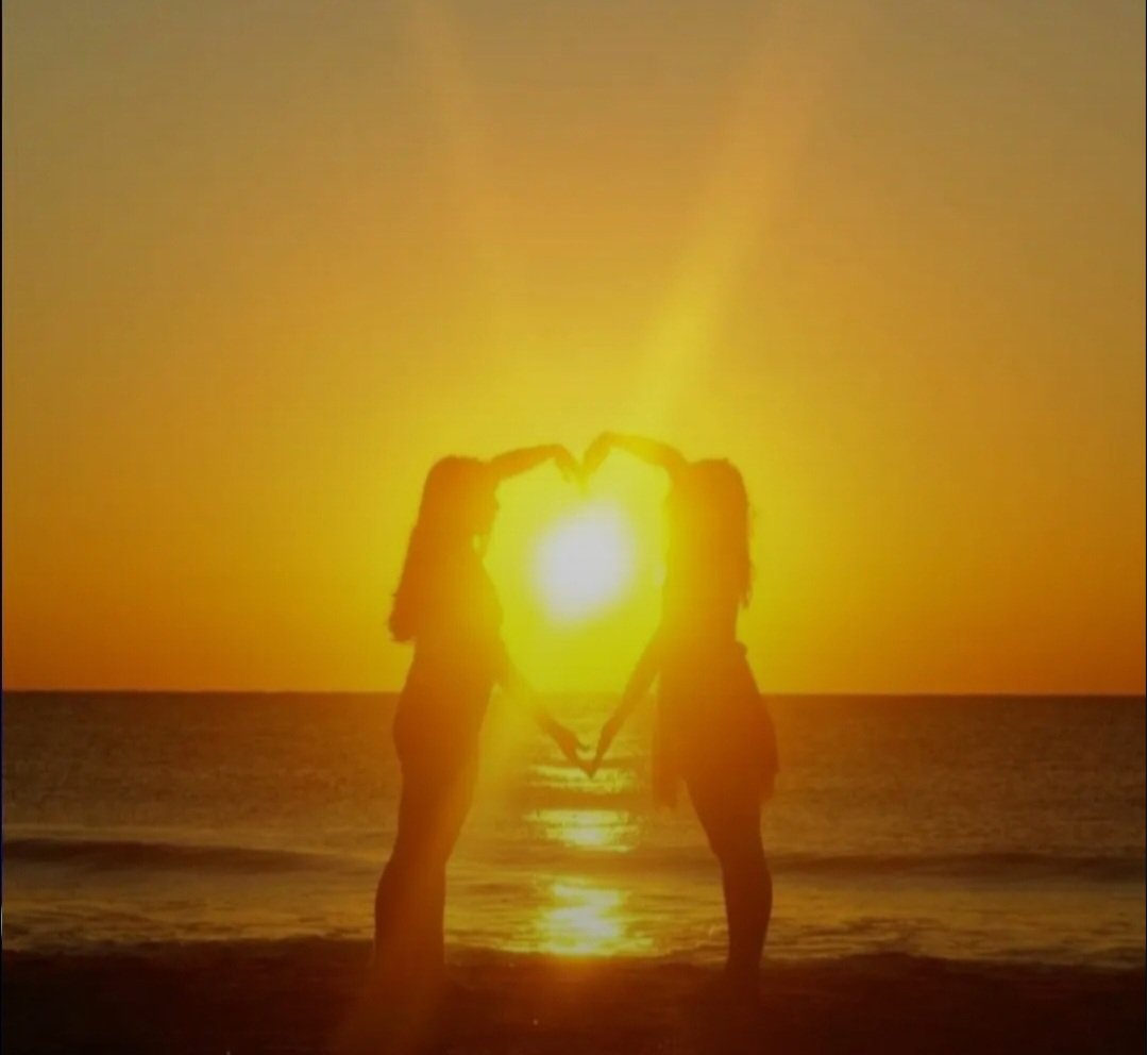 Good rising.
As fractals of Divine Consciousness, it is time to remember that we have always been expressions of Infinite Love, One Intelligence, Divine Source.
The light is turning on in every heart, so the darkness is no more. Let your love-light shine. Namaste ❤️