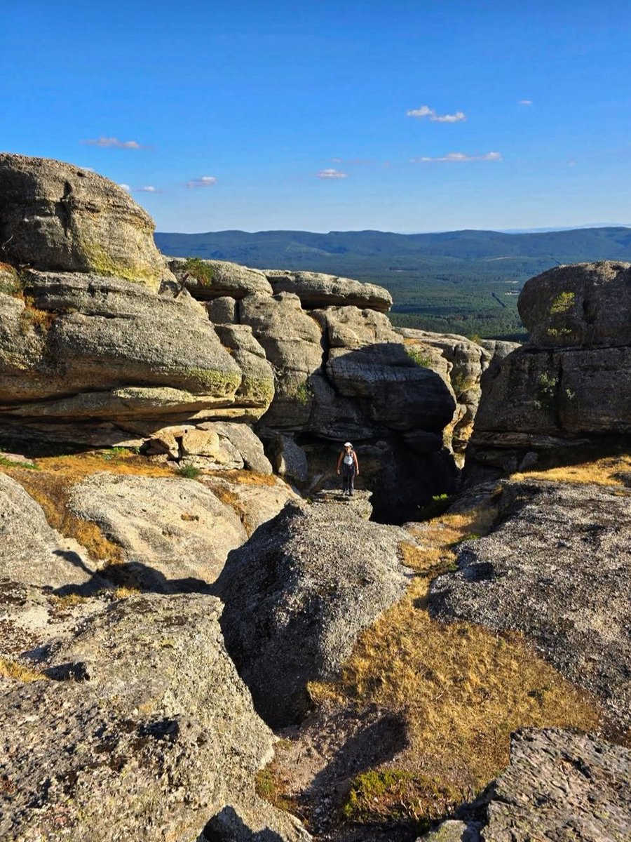 ¡Estupenda excursión por Castroviejo!
Este roquedo de Duruelo de la Sierra es uno de los parajes naturales más curiosos de la provincia de Soria.
📸 @oliveraida

#castroviejo #soria #soriaestademoda #turismo #naturaleza <a href="/CyLEsVida/">Turismo Castilla y León</a>