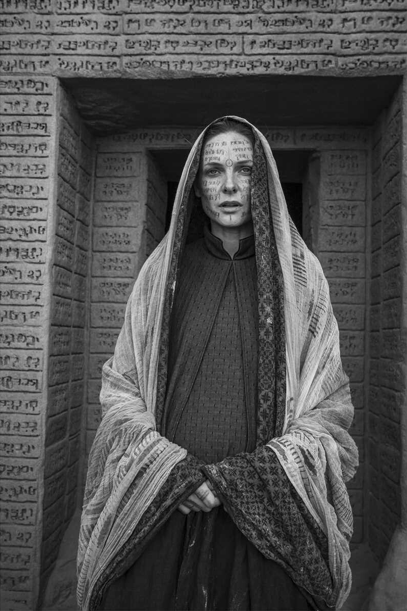 Rebecca Ferguson (Jessica) photographiée par Niko Tavernise sur le tournage de ‘DUNE : DEUXIÈME PARTIE’.