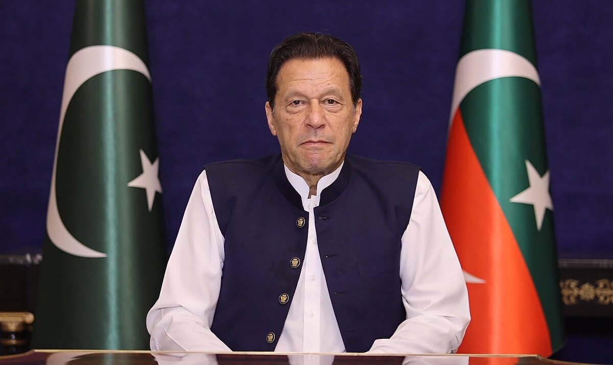 🔴 Cezaevindeki eski Pakistan Başbakanı İmran Han:

Pakistan yönetimi dünyayı dolaşıyor. Oysa hikmetli olsalar, 2.500 km sınırı paylaştığımız kardeş İslam ülkesi Afganistan’a gider ve diyalog kurarlardı.

Batı’daki Taliban karşıtı lobileri memnun etmek ve kendilerini terörle