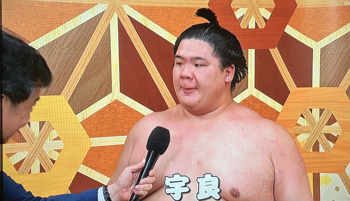【宇良勝ち越し夢の部屋】

三瓶アナ「二場所連続の勝ち越しおめでとうございます」
宇良くん「ありがとうございます」
通訳「ありがとうございます」

アナ「特に休場明けで、不安などなかったですか？」
宇良「……」
通訳「あったけど言いませ」
宇良「ありました」
通訳「言うんかーい！」