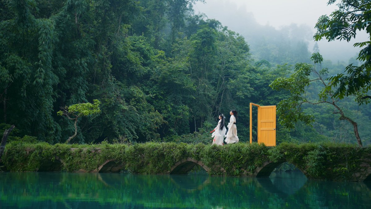 UpGuizhou's tweet image. Find out what magic awaits in #Guizhou #Qiannan behind the door! Step through the portal to #Libo on September 26th and begin your unforgettable journey