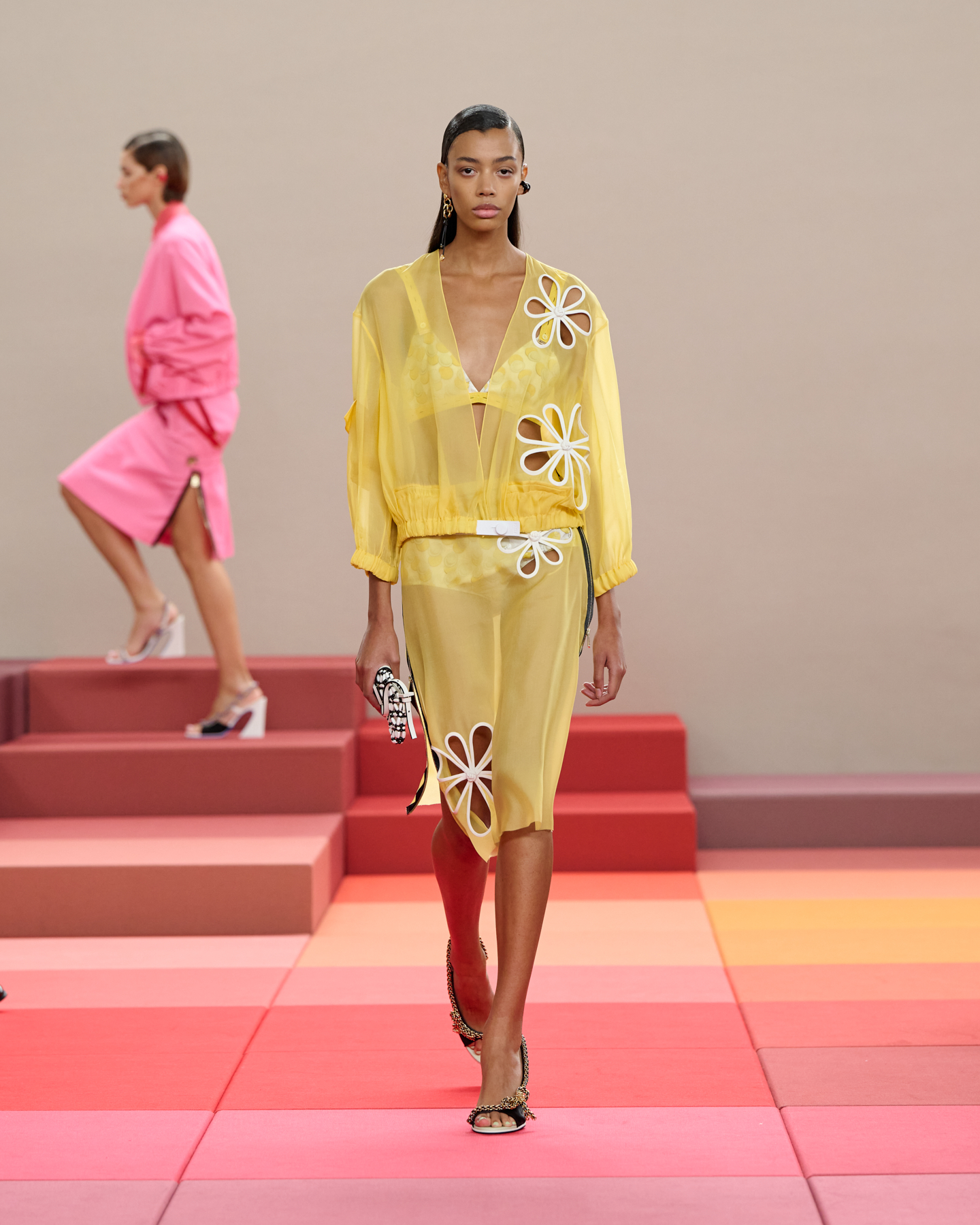 【タイムセール】FENDI ランウェイ　ジャケット　超美品 FENDI 2025年春夏コレクション | ミラノ | 画像45枚 - FASHIONSNAP