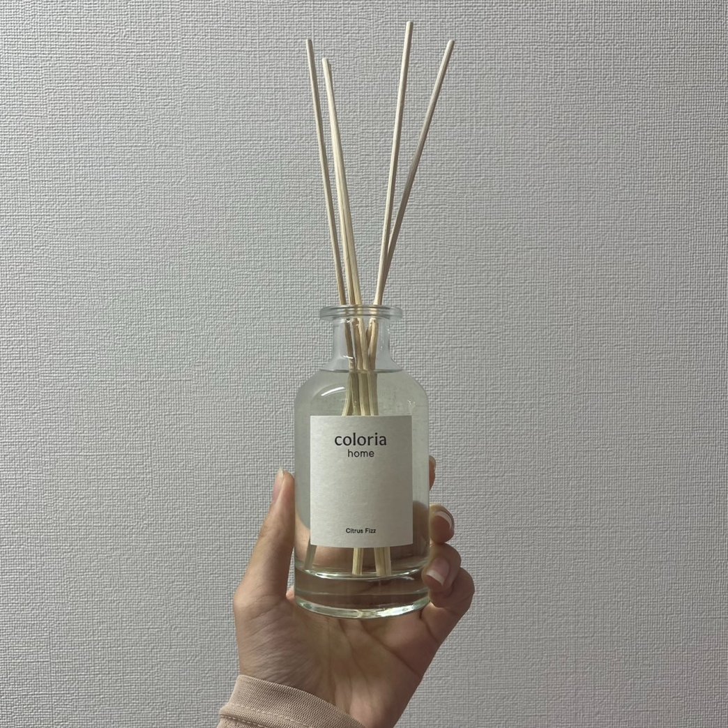 cosmeOLsana's tweet photo. coloria homeはガチ。遊びに来た友達に『家、ホテルの匂いするんだけど！？』って絶対褒められる。シトラスフィズはモル○ンブラウンの香水に似てて、高級感あるのにお値段はお財布に優しい。一生リピる。 https://t.co/1WVVlAIid8