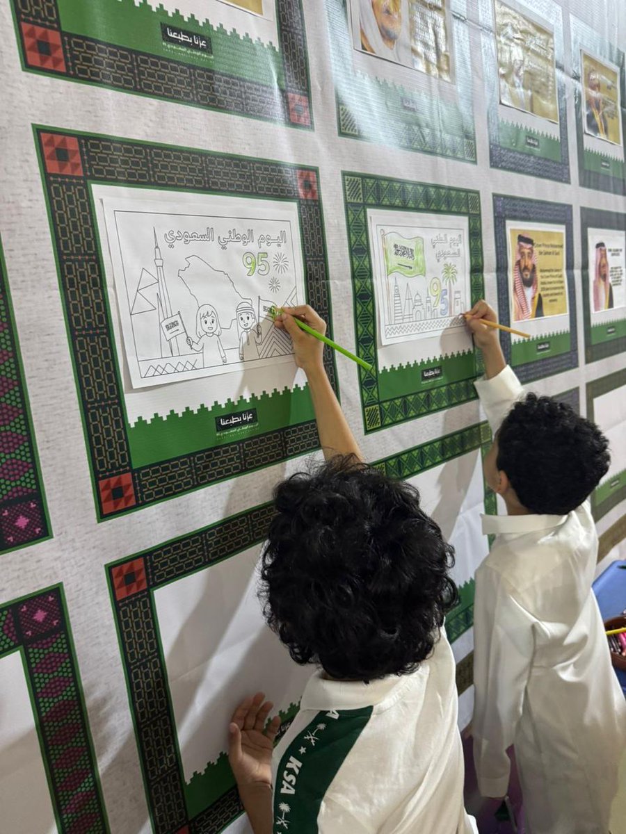 Faisaliya_Sch's tweet photo. وطنٌ يعلو بهمتنا
#عزنا_بطبعنا 
#اليوم_الوطني_السعودي95 
#مدارس_الفيصلية_الأهلية https://t.co/6h84npBlkj