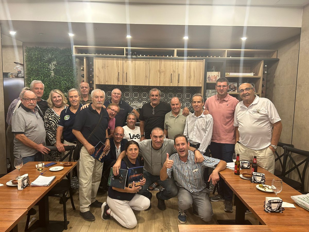 Ayer celebramos nuestra Asamblea. Como novedad, tuvimos la incorporación de una nueva peña y el nombramiento de los nuevos miembros de la junta directiva. Bienvenidos!! <a href="/amigosdelRJ/">Peña Amigos del Real Jaén</a> 👋