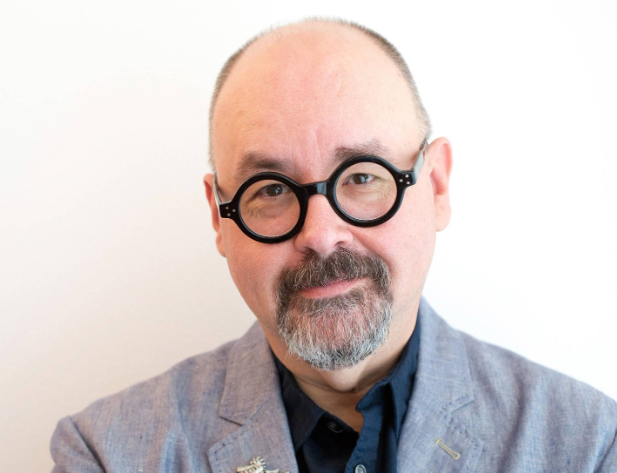 Patricia_diazv's tweet image. Un 25 de septiembre de 1964 nació Carlos Ruiz Zafón.

«Cada libro, cada tomo que ves, tiene alma. El alma de quien lo escribió y el alma de quienes lo leyeron y vivieron y soñaron con él».

Me encantan sus novelas. ¿Las has leído?