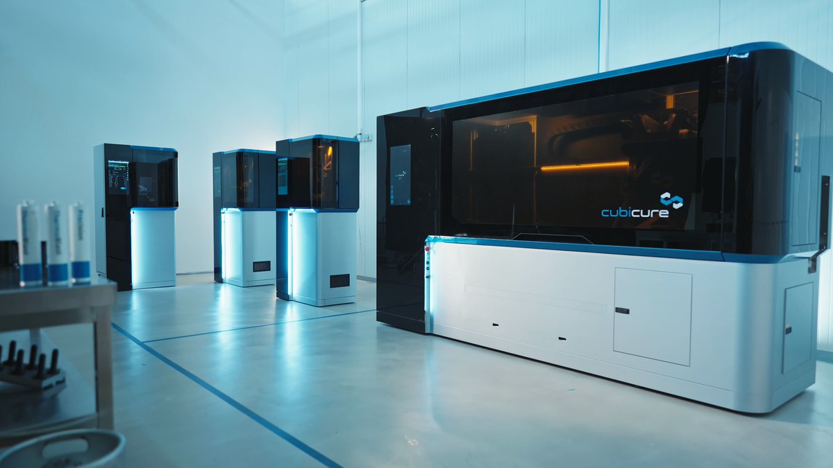 This is how your ideas become reality in just a few days 🚀 With our Hot Lithography technology, you can produce large parts or thousands of precision components in one go. Digitalize, customize, industrialize – it’s as simple as that.

#3DPrinting #Industry #Technology