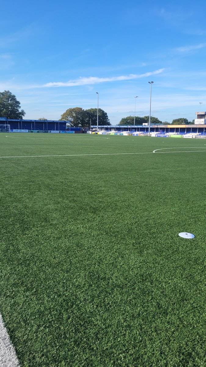 Glorious morning at New Lodge
Getting ready for WF session,
We had an incident st ground earlier in week involving the fantastic air ambulance and paramedics, so far all is ok with the Eastwood falcons player.
Great effort and help from Nick and Dulcie from BTFC on the day