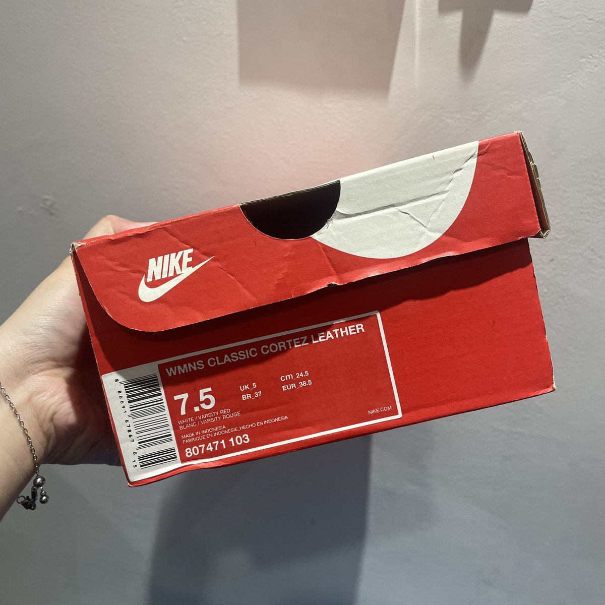 bawabalik_store's tweet image. WTS! NIKE CORTEZ  Size 38, like new! bisa tanya-tanya dulu buat liat barang dari berbagai posisi. Bisa Oyen🍊✨ #zonauang #zonajajan #prelove #nikecortez
