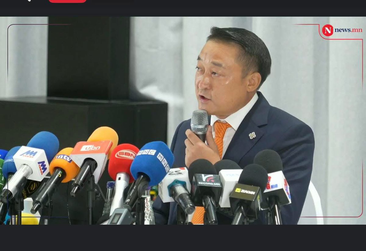 Зиаз, А.Б-ийн хэвлэлд өгч бгаа хурал үхсэн тэр чигээрээ тавилттай жүжиг аж. Бөөн уйтгар, гуниг. Жухам Ардчилалд хайртай, хүний эрхийг дээдэлдэг, хувийн хэвшлийнхнийг дэмждэг, цомхон төр сөр ярьж, эв нэгдэл, ард түмэн бла бла гэсэн хоосон эморол. Нэг ч ойлгомжтой хариулт өгсөнгүй.