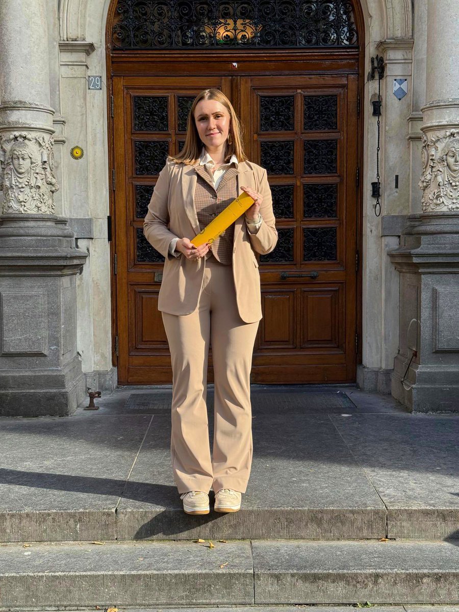 m a d ə l i ə f tweet media