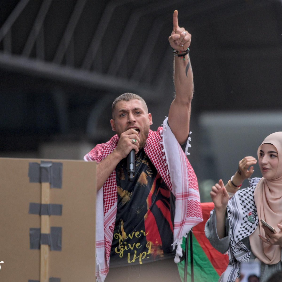 nutshellfotos's tweet photo. Am 20.09. fand in #Hamburg eine antizionistische, deutschlandweite Demonstration sowie zuvor eine Kundgebung mit dem gleichen Thema statt. Die Stoßrichtung war klar gegen die Existenz Israels. #HH2009

Alle Bilder: https://t.co/xAKtwPc0xv https://t.co/rZcjzya0FT