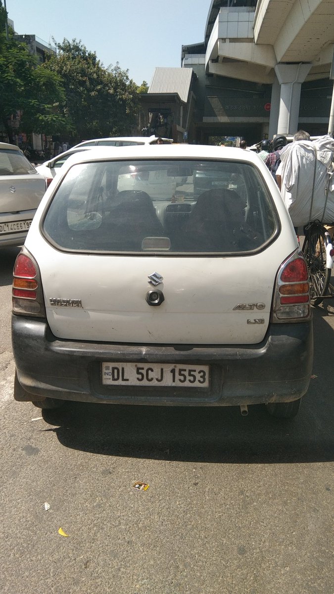 Nikhil35918's tweet photo. Ye gadi karkar doma court ke pass  bich road pe khadi hai jiske karan aam logon ko paresani horhi hai aur traffic hora hai kripa krk iska chalan kare taki agli baar se aesi glti na kre @dtptraffic
@dtptraffic https://t.co/IXVIfmpMzN