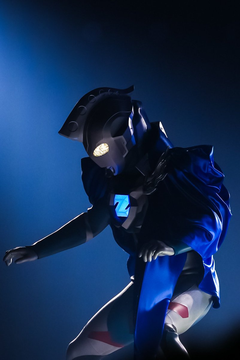 mire_tokusatu's tweet image. SONY FE 70-200mm F2.8 GM II
バズーカ
俗に言う純正大三元レンズの1つで望遠域の便利ズーム
高いし重い…まじで重い後かさばる
暗いとこでも撮れるしとにかく高画質
なんやかんや一番使用頻度が高いレンズ
AFが化け物でポートレートに物撮り、動体どこでも行ける
#愛用レンズを画像付きで布教する