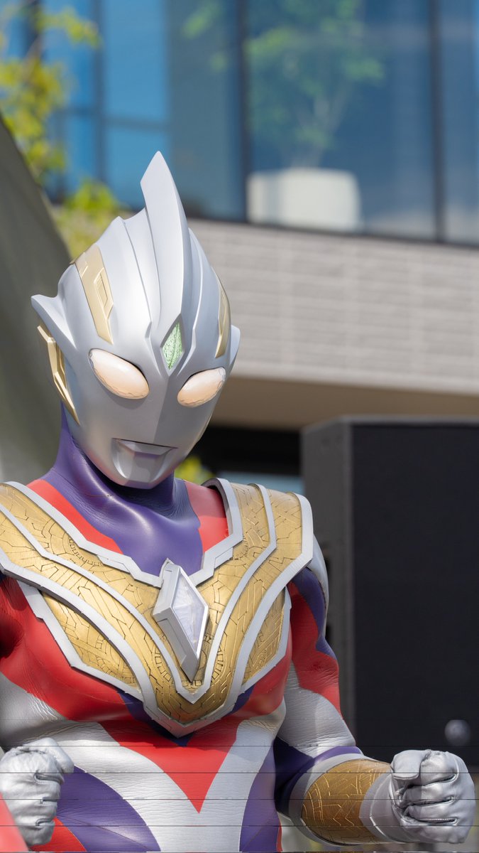 mire_tokusatu's tweet image. SONY FE 70-200mm F2.8 GM II
バズーカ
俗に言う純正大三元レンズの1つで望遠域の便利ズーム
高いし重い…まじで重い後かさばる
暗いとこでも撮れるしとにかく高画質
なんやかんや一番使用頻度が高いレンズ
AFが化け物でポートレートに物撮り、動体どこでも行ける
#愛用レンズを画像付きで布教する