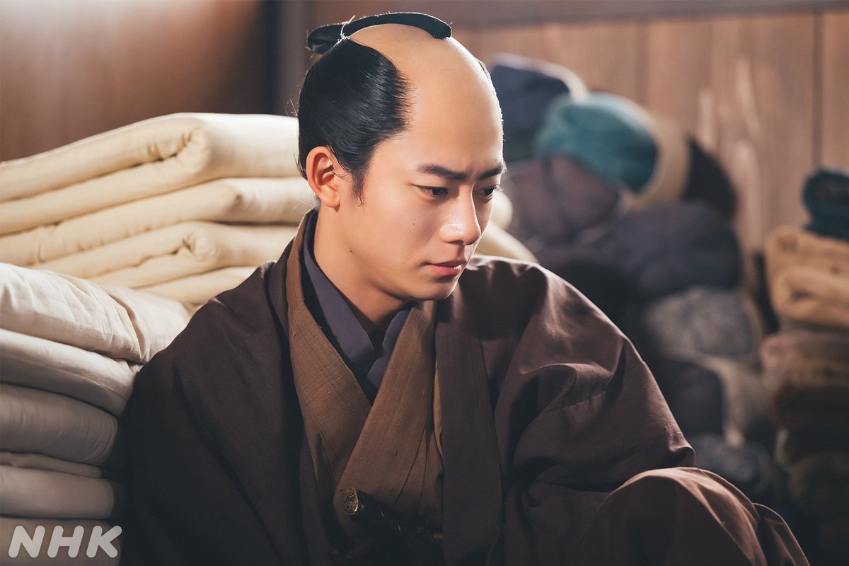 berabou_nhk's tweet image. 春町の死を知り、絶叫する定信。
実は、若い頃『金々先生栄花夢』を読んで以来の恋川春町推しでした。

ドラマを見返す👇
plus.nhk.jp/watch/st/g1_20…

#大河べらぼう
#井上祐貴