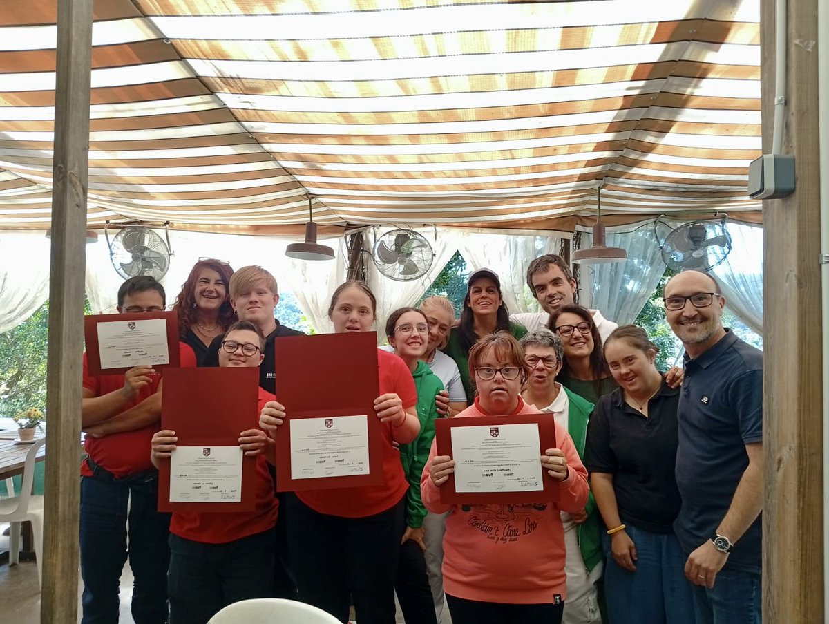 🎓 Ya hemos entregado los diplomas al grupo de d'<a href="/AIPDnazionale/">AIPD Nazionale</a> tras su estancia en #InoutHostel con el proyecto Mobilità all’estero 2024 💙

Autonomía, aprendizaje y muchas sonrisas en estas semanas únicas 🏨✨

¡Grazie mille y hasta pronto, amigos! 🇮🇹👏