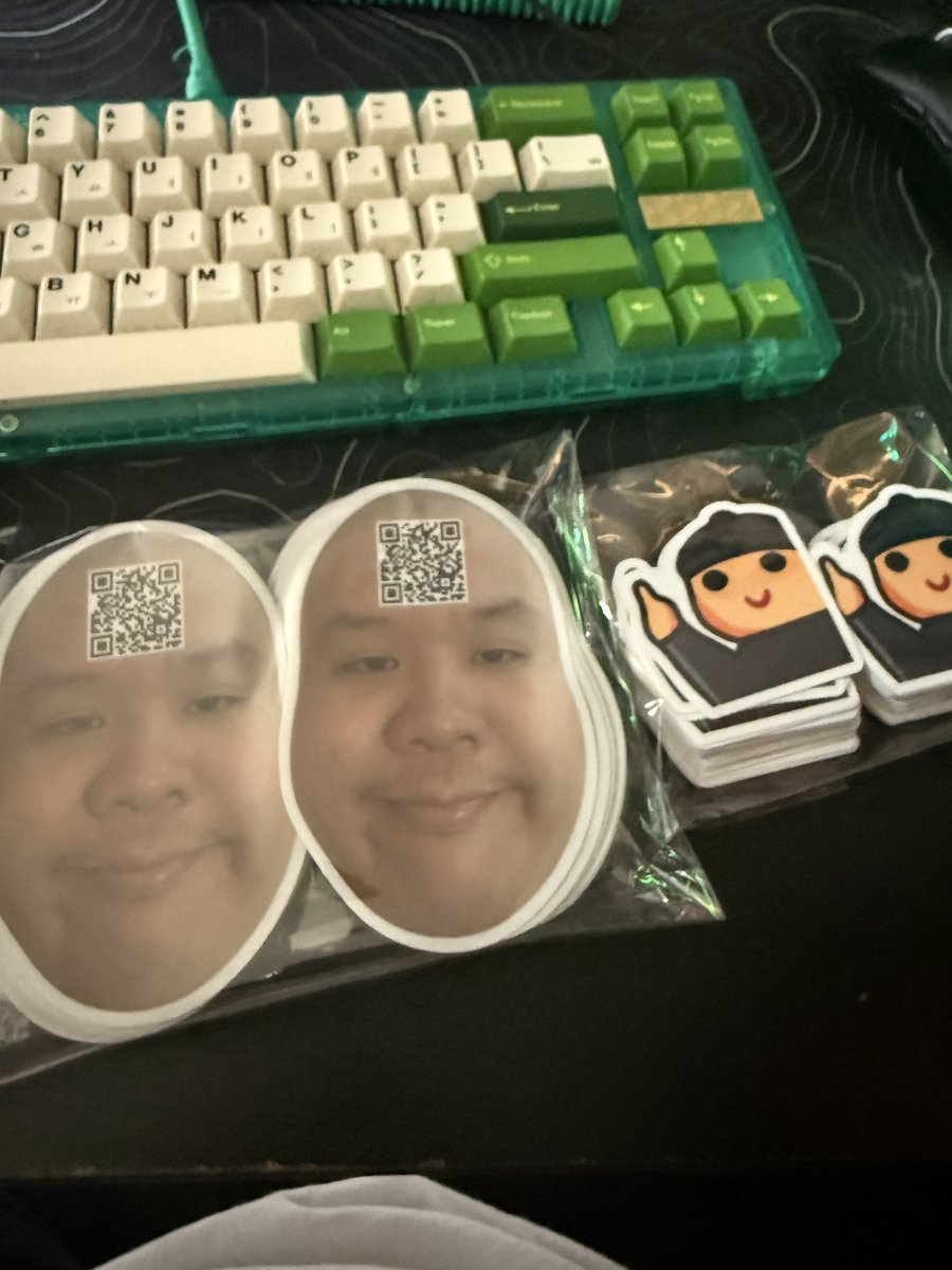 PAX STICKERS CONFIRMED!!

COME AND SEE ME IF YOU WANT TO SOME STICKERS FOR MEEE