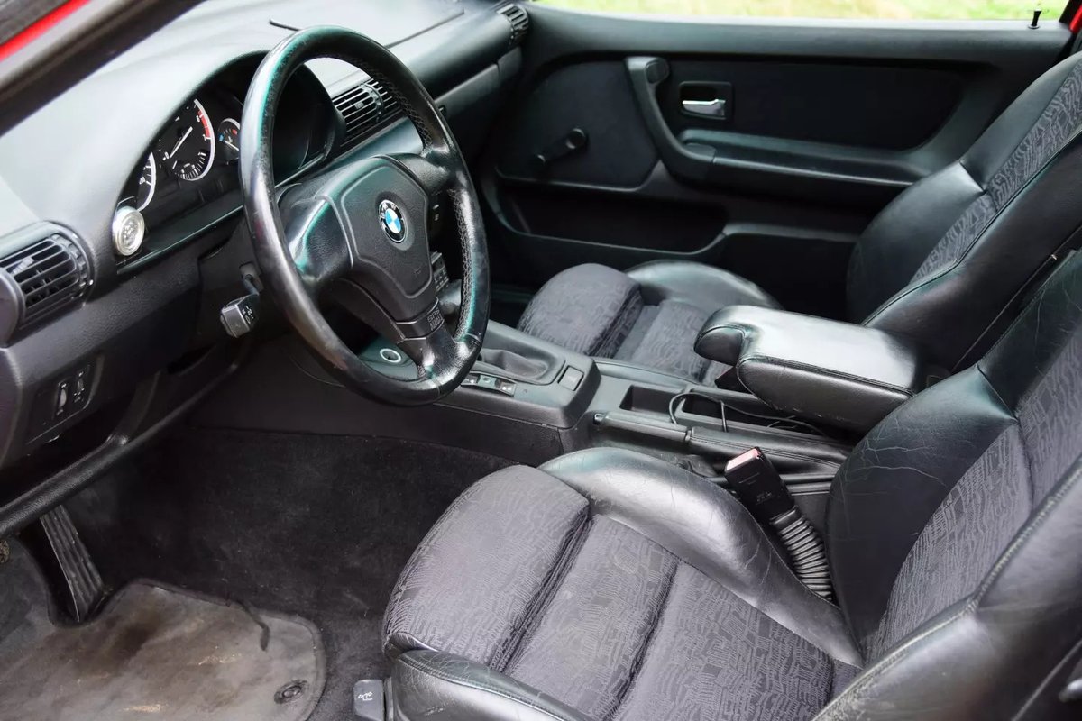 candvbmw's tweet photo. It looks like your everyday run-of-the-mill 1994 #BMW 316i Compact until you look under the hood to see that it's sporting a 300 hp V12 engine from the E31 850i.
#bmwe36 #e36compact #bmwv12 #sleeper https://t.co/4d3ZPlYj1M