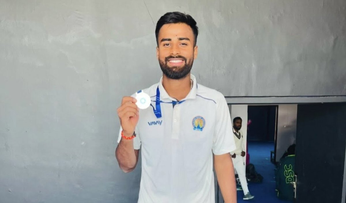 Indiansports31's tweet photo. 🚨Manav Suthar take 3 Wickets in Second inning 🚨
Australia A all-out in 185 Runs
Target for India A - 412 runs
Manav Suthar Against Australia A -
1st Inning - 5 Wickets
2nd Inning - 3 Wickets
Total 8 Wickets in Match .
#INDvsAUSTest #IndiaA #Test #ManavSuthar https://t.co/pjoVexlO2A