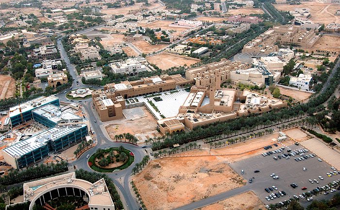 رسميًا .. تم رفع الإيقاف عن التصرف بالبيع والشراء والتقسيم والتجزئة، إضافةً إلى إصدار رخص البناء واعتماد المخططات للأراضي الواقعة في غرب وجنوب السفارات.

وللاطلاع على حالة أرضك يمكنك زيارة البوابة المكانية لمنطقة الرياض أو من خلال تطبيق مدينتي:

mapservice.alriyadh.gov.sa/geoportal/geom…