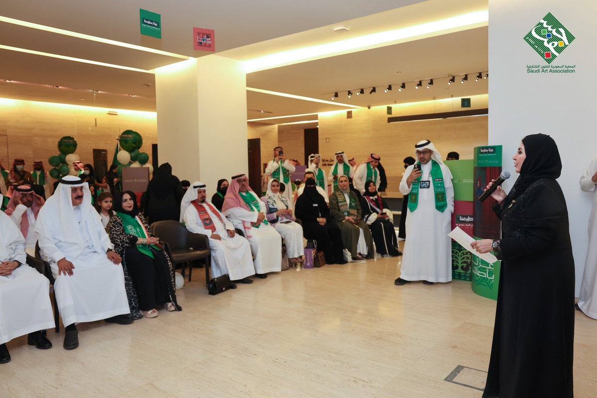 افتتح يوم أمس #الأربعاء معرض #عزنا_بطبعنا للاحتفاء ب
#اليوم_الوطني_السعودي_95 
على شرف الأمين العام لمركز الملك عبدالعزيز للتواصل الحضاري سعادة الدكتور عبدالله الفوزان بالتعاون مع <a href="/KACCCsa/">مركز الملك عبدالعزيز للتواصل الحضاري</a> 
بحضور نائبه سعادة الاستاذ ابراهيم العاصمي، وسعادة رئيس المجلس د.هناء الشبلي.

<a href="/MOCSaudi/">وزارة الثقافة</a>