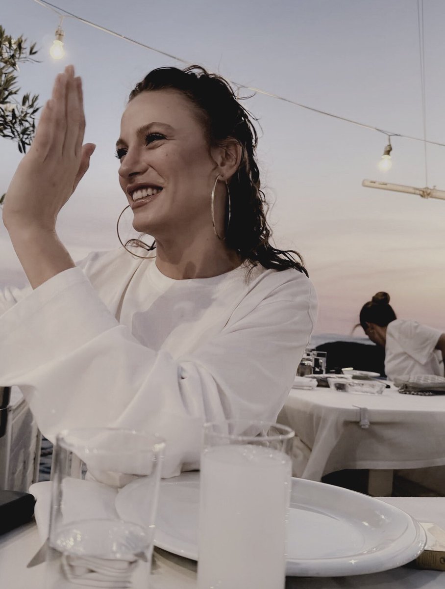 güzelliğini anlatmaya, kelimeler yetmez..🤍

<a href="/SrnySrkyResmi/">Serenay Sarıkaya</a> , #SerenaySarıkaya