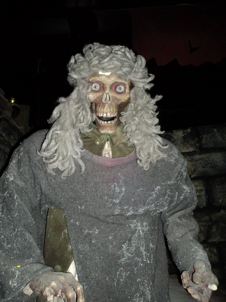 Coming tomorrow...

A three-hour-long ghost hunt at the Edinburgh Dungeon 👻 Hear real audio from the night I got the biggest fright of my life 🏴󠁧󠁢󠁳󠁣󠁴󠁿

This was released for Patreon supporters last year patreon.com/howhauntedpod 🎧