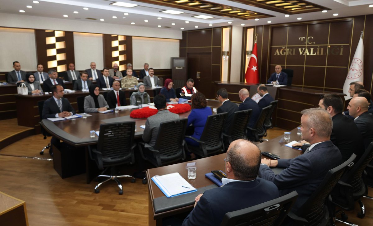 7527 sayılı "Hayvanları Koruma Kanunu’nda Değişiklik Yapılmasına Dair Kanun" ile 5199 sayılı "Hayvanların Korunması Hakkında Uygulama Yönetmeliği" kapsamında ilgili kurum amirlerinin katılımıyla, İl Hayvan Koruma Kurulu toplantısı gerçekleştirildi.
