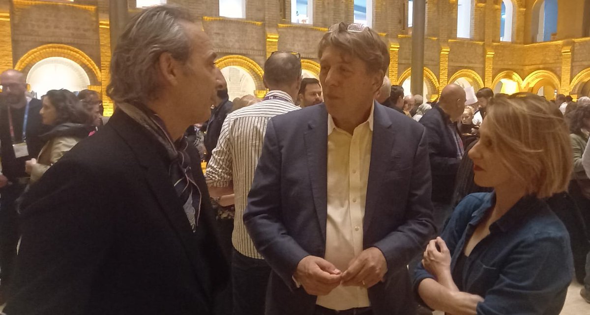 What a treat to meet double Oscar-winning soundtrack composer #AlexandreDesplat, best known for his work with #WesAnderson, #RomanPolanski, #GeorgeClooney &amp; #guillermodeltoro. A charming man. He was at a #fncf tribute to another double Oscar winner, director #MichelHazanavicius