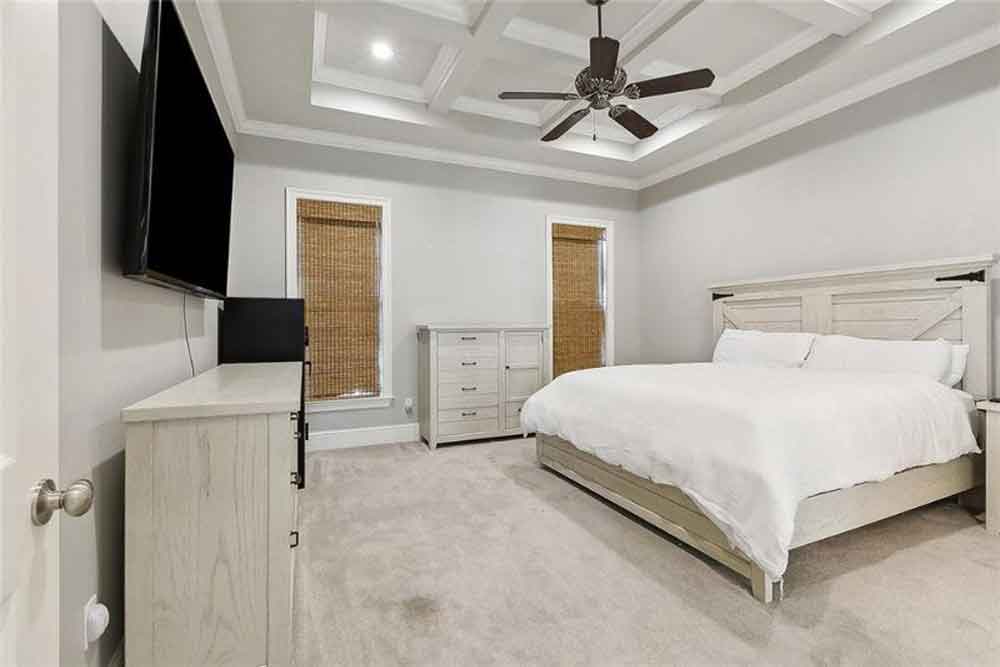 BedicoCreek's tweet image. Crown molding ,designer lighting, unique trim &amp;amp; rustic flooring - this #homeforsale at 2032 Cypress Bend Ln has this &amp;amp; so much more! View the many different homes available to tour during the #communityopenhouse this weekend! September 27th, 12pm-3pm. tinyurl.com/2032-cypress-b…