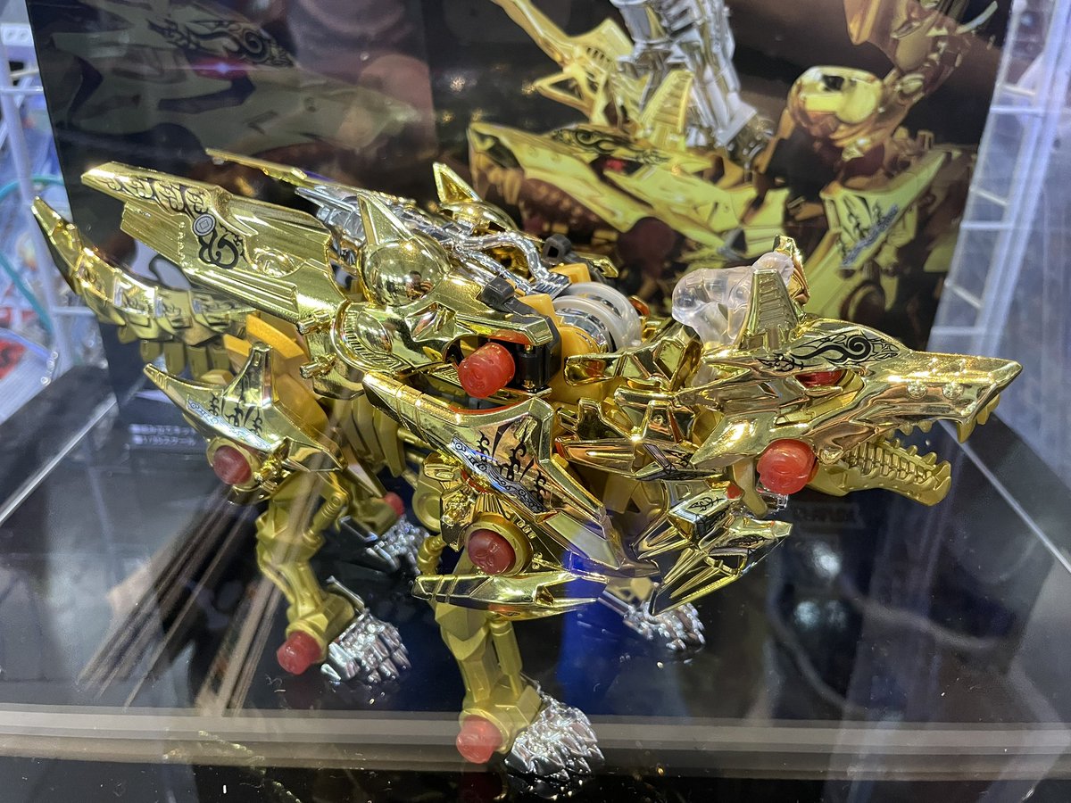 ゾイド×牙狼コラボのハンターウルフ撮ってきたよー！外装と爪がメッキ