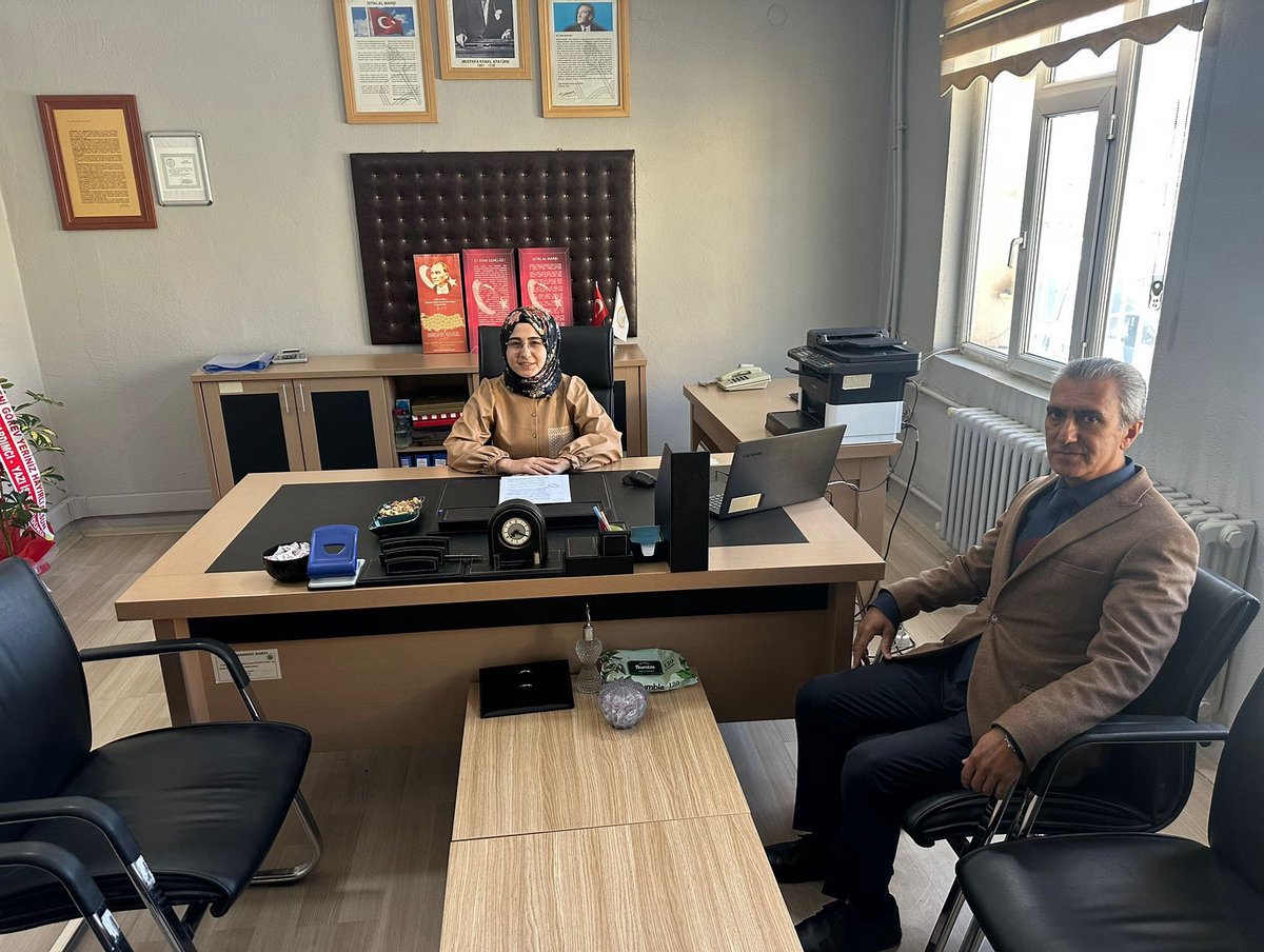 Kaymakamımız Sayın Kübra BAKA KILIÇ, ilçemize yeni atanan İlçe Tarım Müdürü Ali KURBAN’a hayırlı olsun ziyaretinde bulunarak İlçemizde tarım alanında yürütülecek projeler üzerine istişarelerde bulundu.