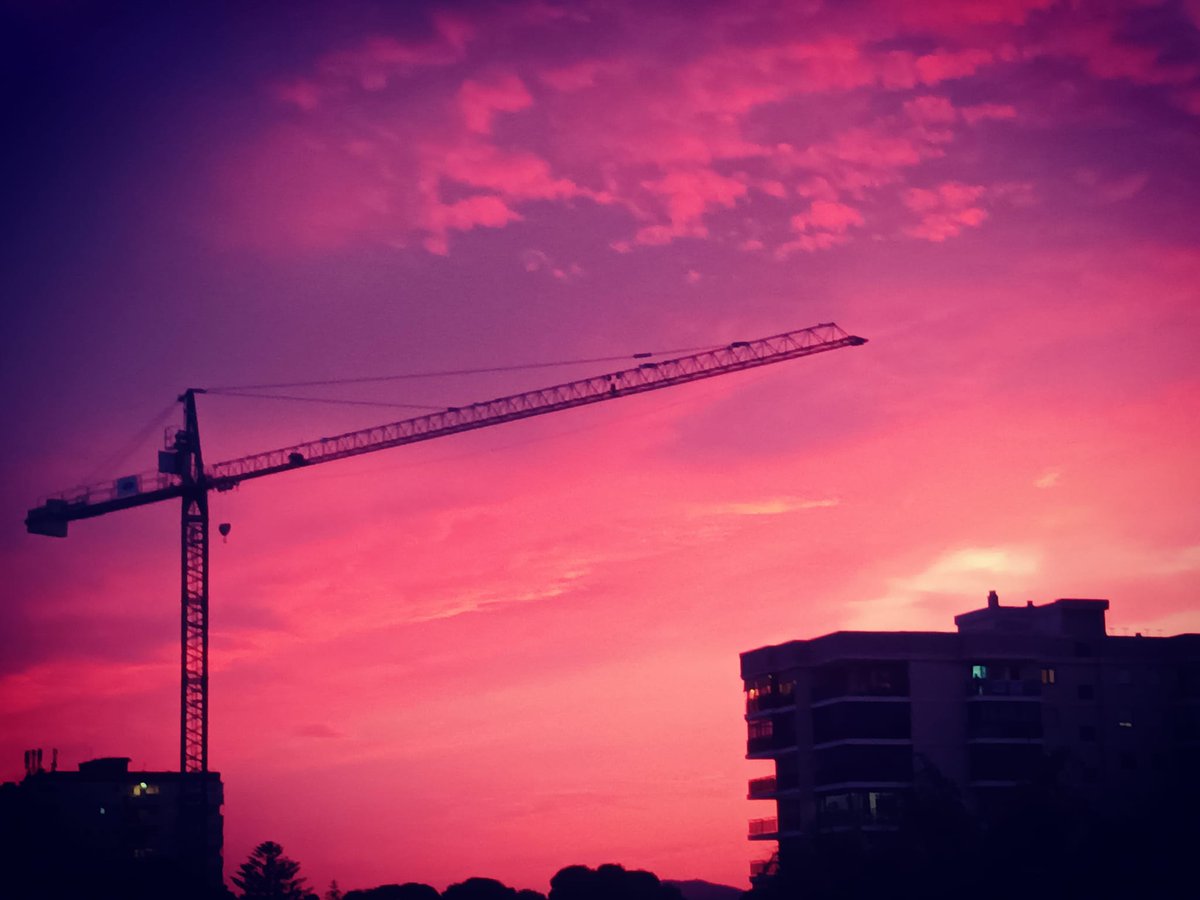 Ele_rubinstein's tweet photo. Cualquier escena es maravillosa para el que mira con ojos de amor.
#Benicasim
#cielosrosas
#Buenosdiasconamor https://t.co/kOdMcwcouZ