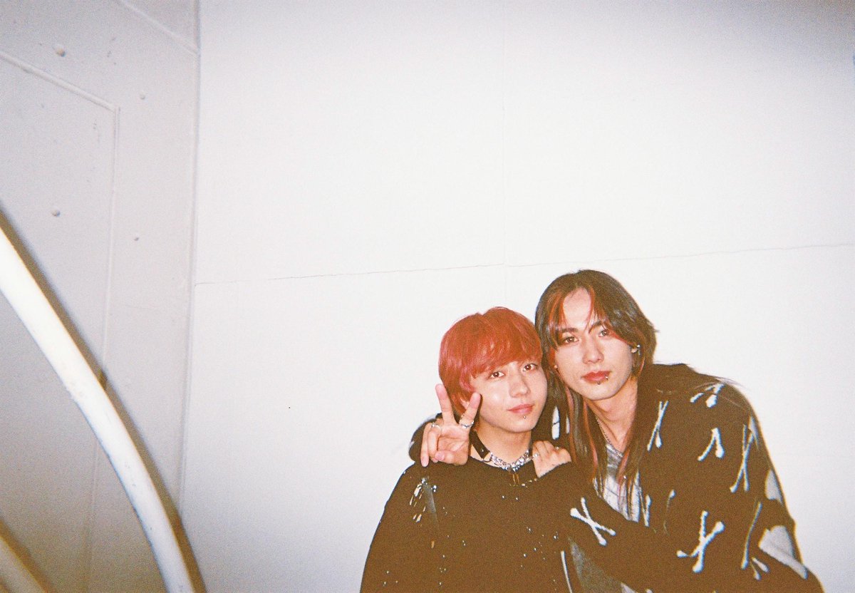 📸オフショット📸

撮影時はフィルムカメラで
たくさん思い出を切り取ったので
これからお楽しみに…💘

🔽#FOD いいね＆マイページ登録お願いします✨
🔗fod.fujitv.co.jp/title/30cc/

📺放送情報📺
𝟏𝟎/𝟗㊍𝟐𝟓時𝟒𝟎分スタート！
※以降毎週㊍𝟐𝟓時𝟏𝟓分～

#ドラマパントラ 
#長野凌大 #藤林泰也