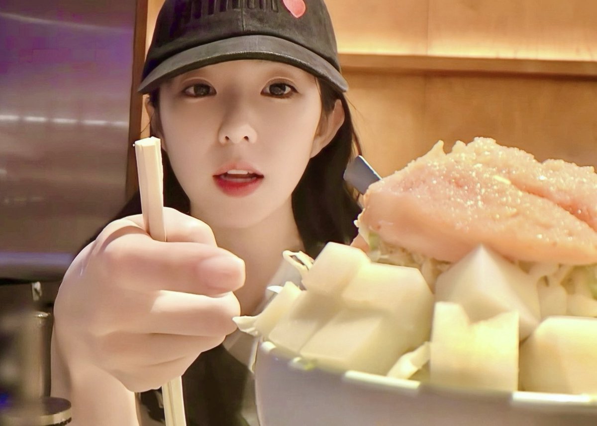 🌷🐰🌷 (@preciousrenebae) on Twitter photo 