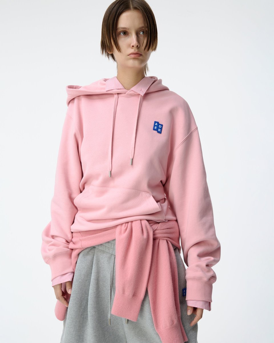 AderSignificant's tweet image. ADERERRORのSignificantから、シーズンレスな人気のSweat Set Collectionが登場。フーディー、スウェットシャツ、ジップアップ、スウェットパンツまで、日常からフォーマルまでさまざまにスタイリング可能です。詳しくは adererror.com をご覧ください。