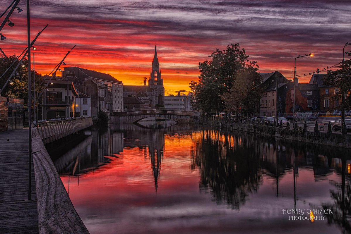 ThisIsIreland3's tweet image. A fiery sky over Cork City 🌆🔥

📍 Cork City - Ireland ☘️ 

📸 Henry O Brien

#Cork #Ireland #Fierysky #CorkCity
