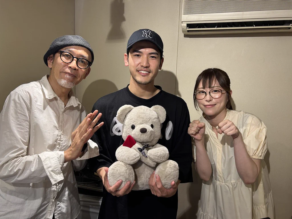 G1rf039aAAEADkM?format=webp&