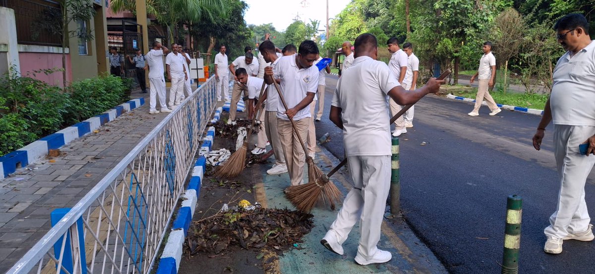 167BNCRPF's tweet photo. @PMOIndia 
@SwachhBharatGov 
@SwachhBhatat
@crpfindia 
@HMOIndia 
@PIBHomeAffairs 
@MoHUA_India 
@MoJSDWMS
@Swachhotsav https://t.co/biFIOiOxzK