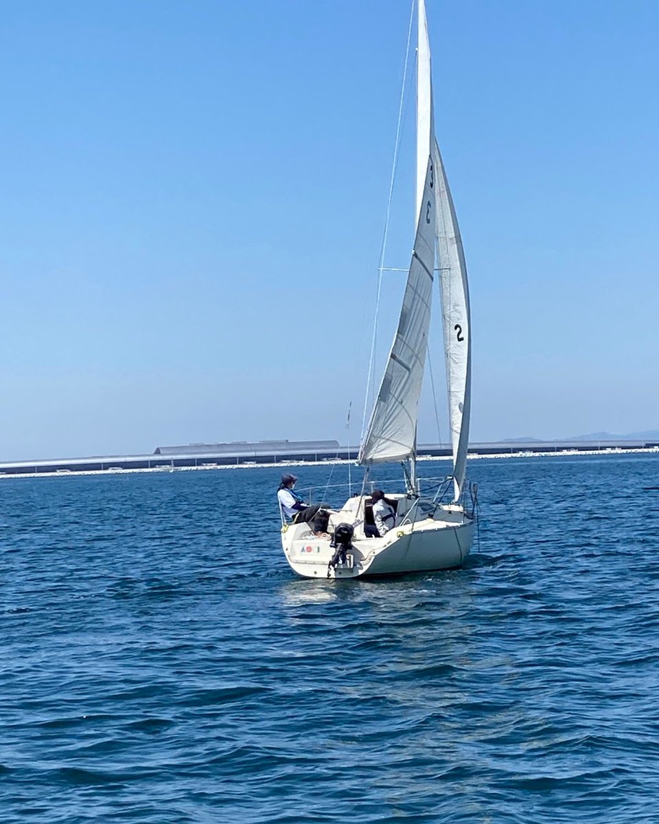 AokiYachts's tweet photo. やっと暑さも落ち着き、気持ちの良い季節がやってきました！
青木ヨットスクールでは、毎月スクールを開催しています。
ヨットに初めて乗る方、既に自艇を所有しているが、改めて学び直したい方など、様々な方に受講いただいています。
#ヨット #船 #海 #大阪 #東京 #青木ヨット #ボート #田尻 https://t.co/W2d0fIT2c2